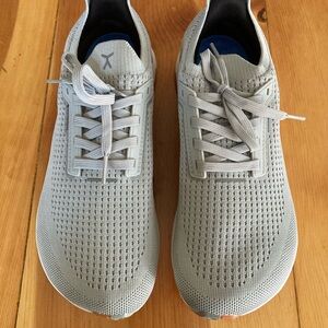 *NWT* Flux Adapt Run Waterproof Shoes - Lunar Grey - W8 / M6.5